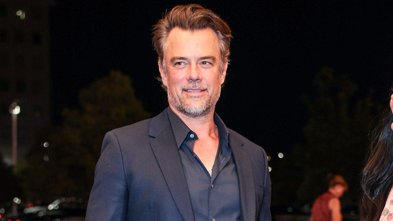 josh-duhamel-outside.jpg