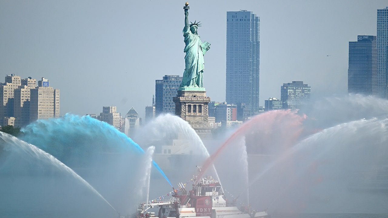 july-4-independence-day-statue-of-liberty-ships.jpg