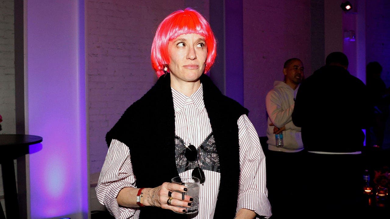 megan-rapinoe-pink-hair.jpg