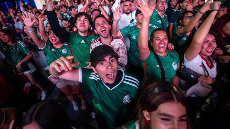 mexico-fans-round-of-32.jpg