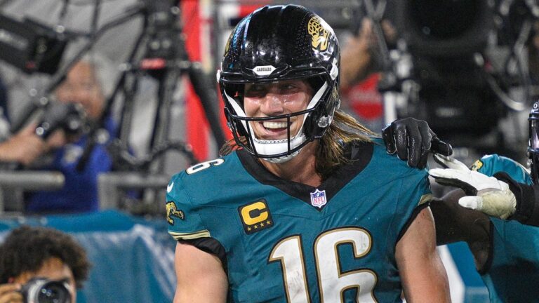 nfl-jaguars-trevor-lawrence-100725-2.jpg