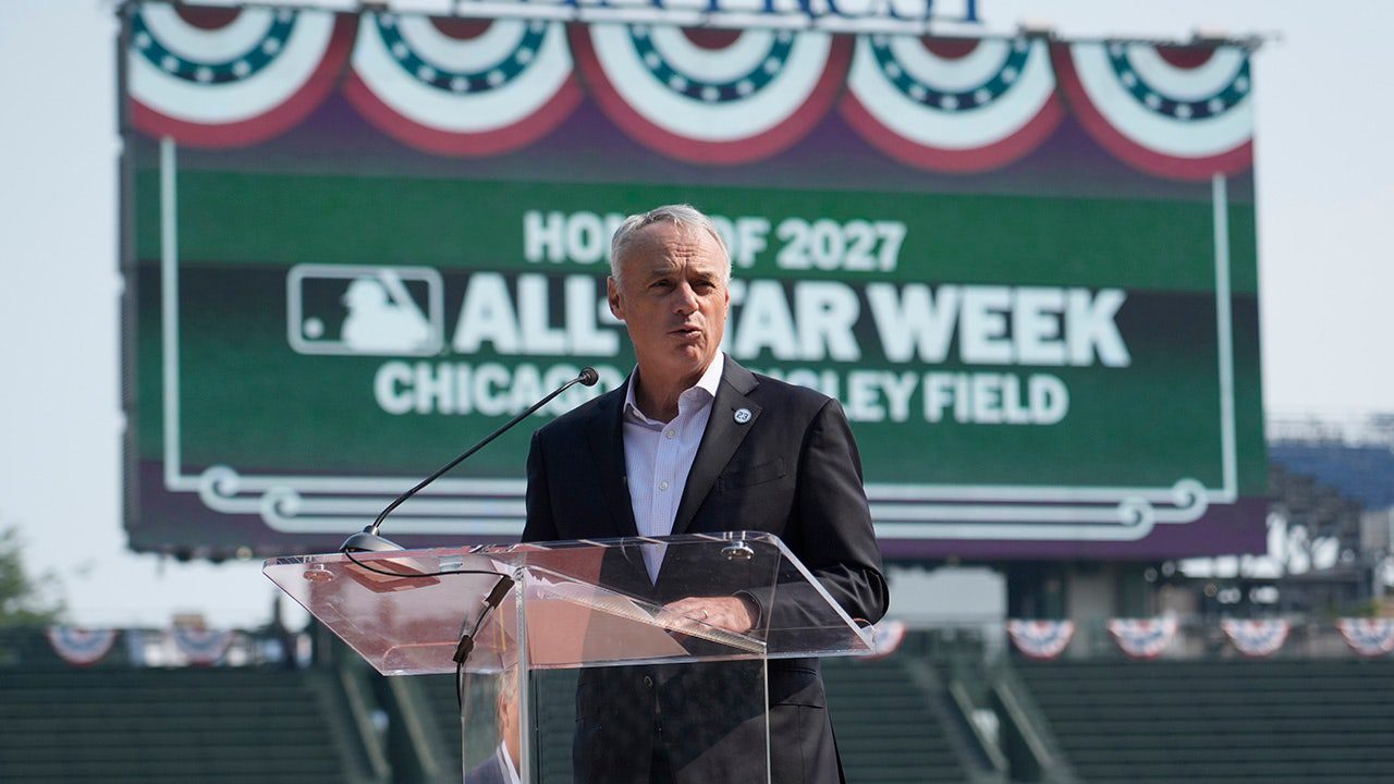 rob-manfred-1926.jpg