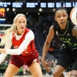 sophie-cunningham-jordan-horston-loose-ball.jpg