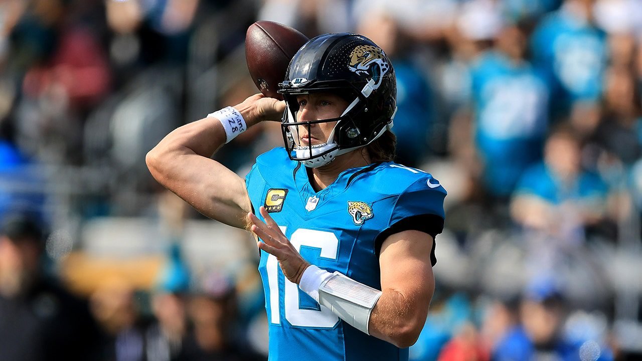 trevor-lawrence-jaguars-bills-playoffs.jpg