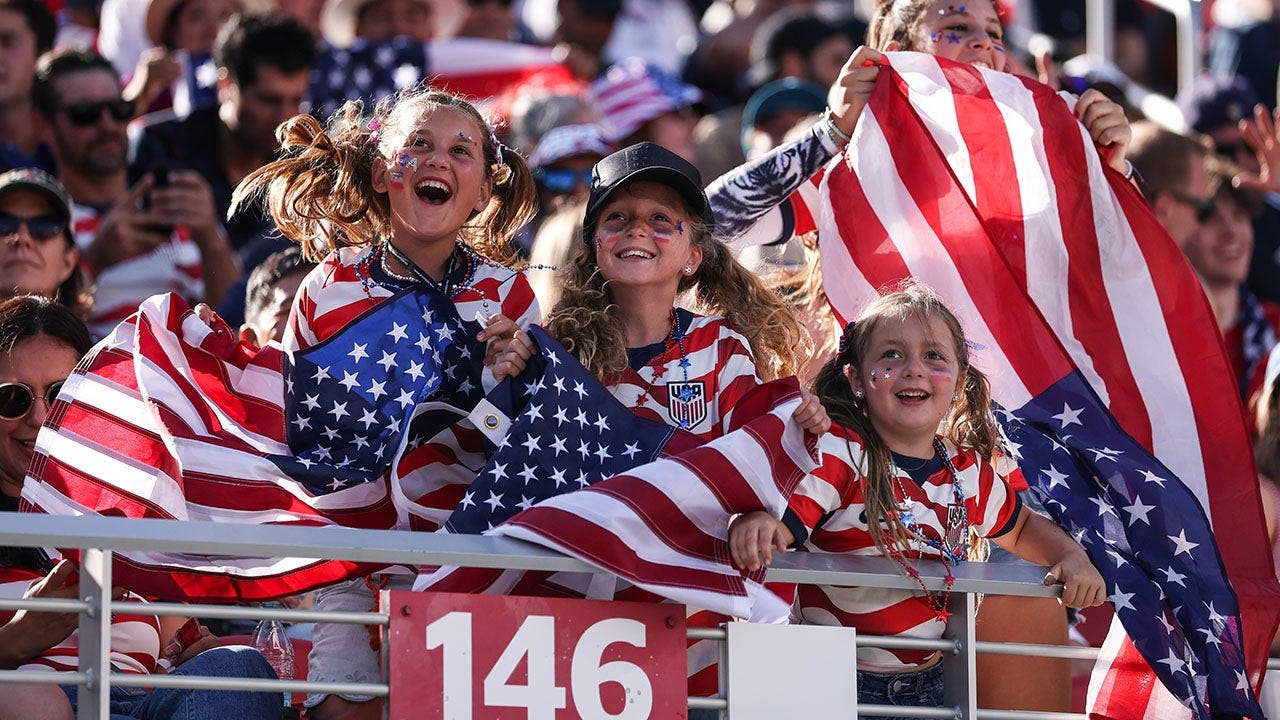 usa-world-cup-fans-7426.jpg
