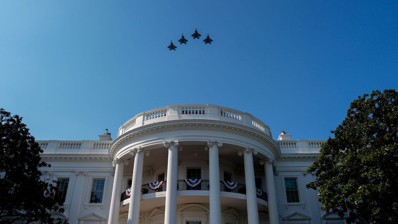 white-house-fly-over.jpg