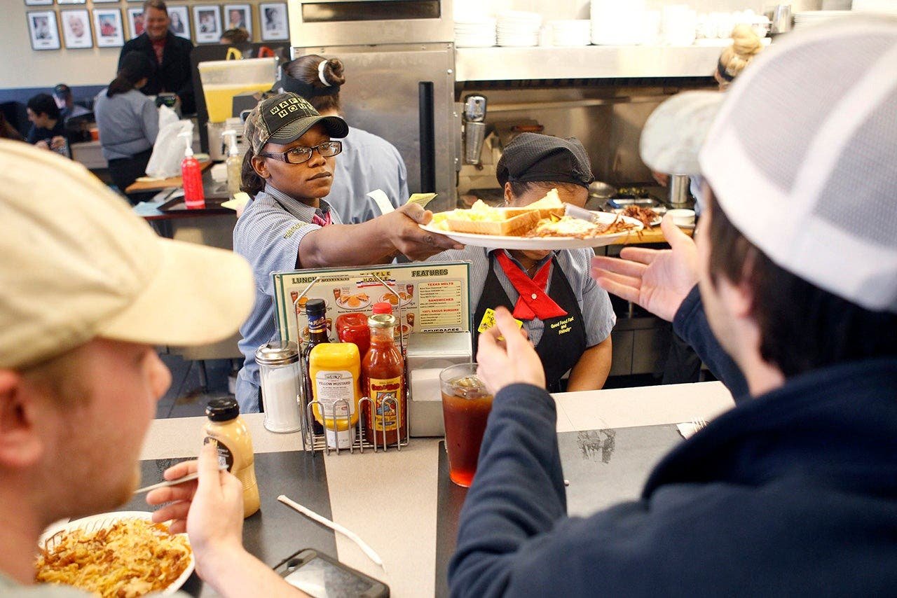 75047044-waffle_house_server.jpg