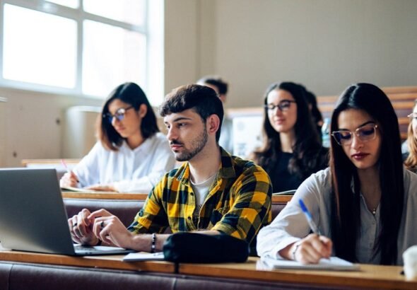 COLLEGE-STUDENTS-CLASS-STUDYING.jpg