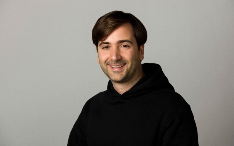 Thibault-headshot.jpg