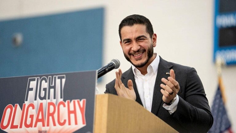 abdul-el-sayed-bernie-sanders-detroit-michigan.jpg
