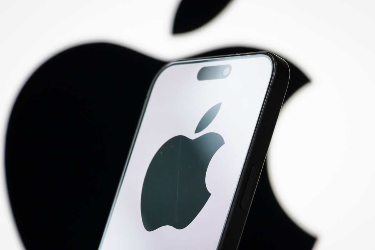 apple-on-phone.jpg