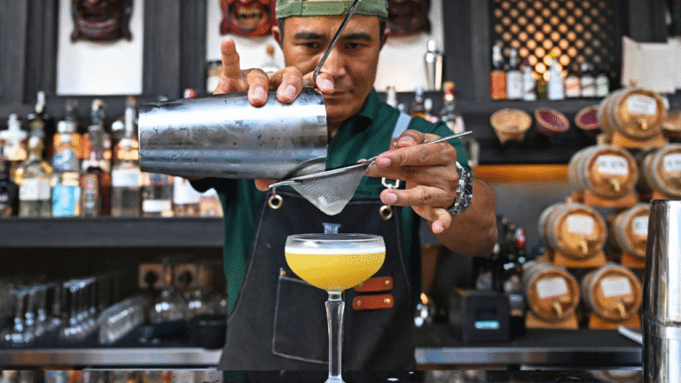 cocktail-bartender.png
