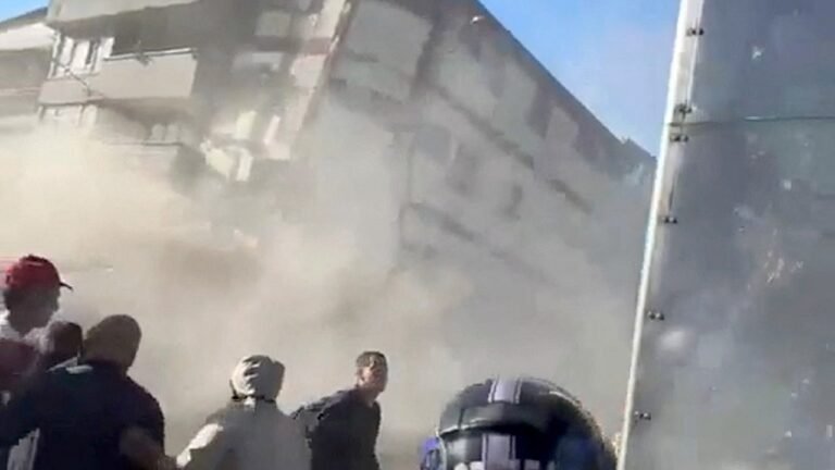 colombia-earthquake-building-collapse.jpg