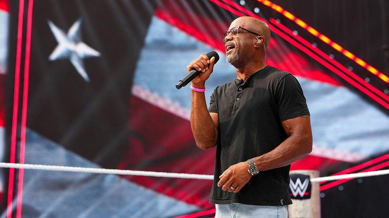 darius-rucker-national-anthem-summerslam.jpg