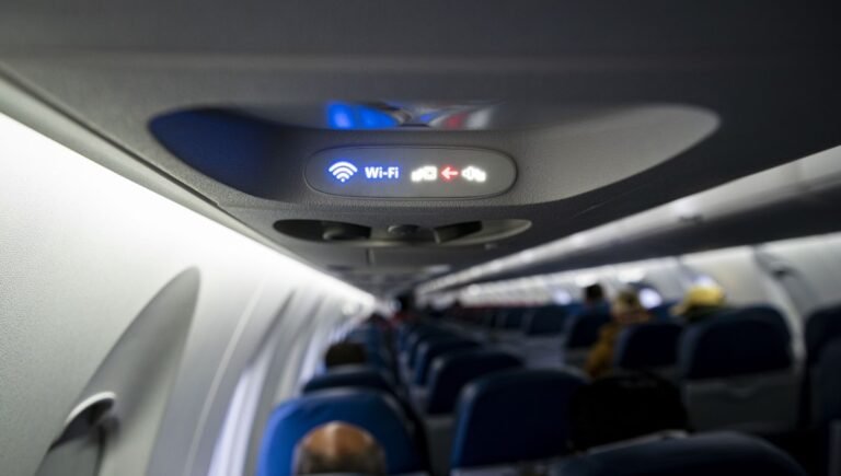 delta-wi-fi-sign-plane.jpg