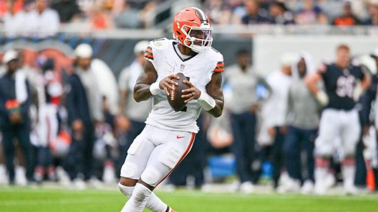 deshaun-watson-browns-bears-soldier-field.jpg