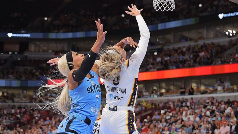 dijonai-carrington-sophie-cunningham-foul.jpg