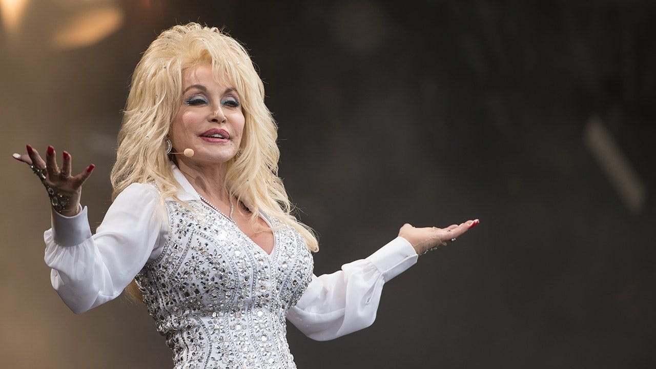 dolly-parton-glastonbury-festival-pyramid-stage.jpg