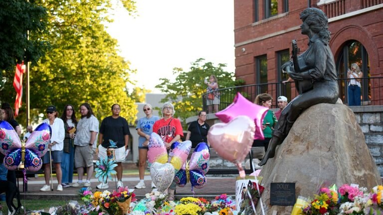dolly-parton-memorial.jpg