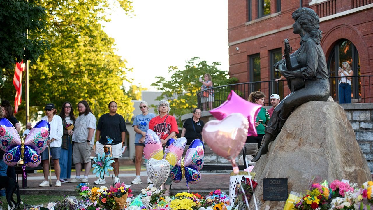 dolly-parton-memorial.jpg