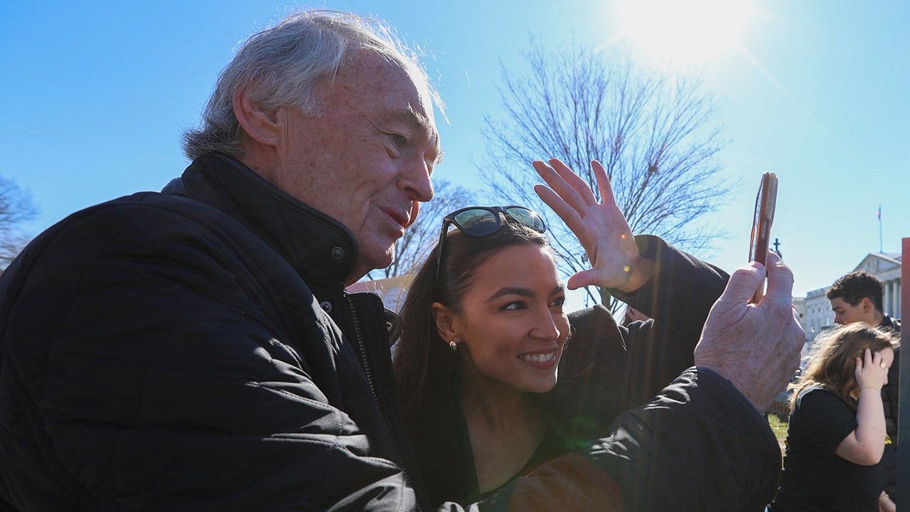 ed-markey-alexandria-ocasio-cortez-2-1.jpg