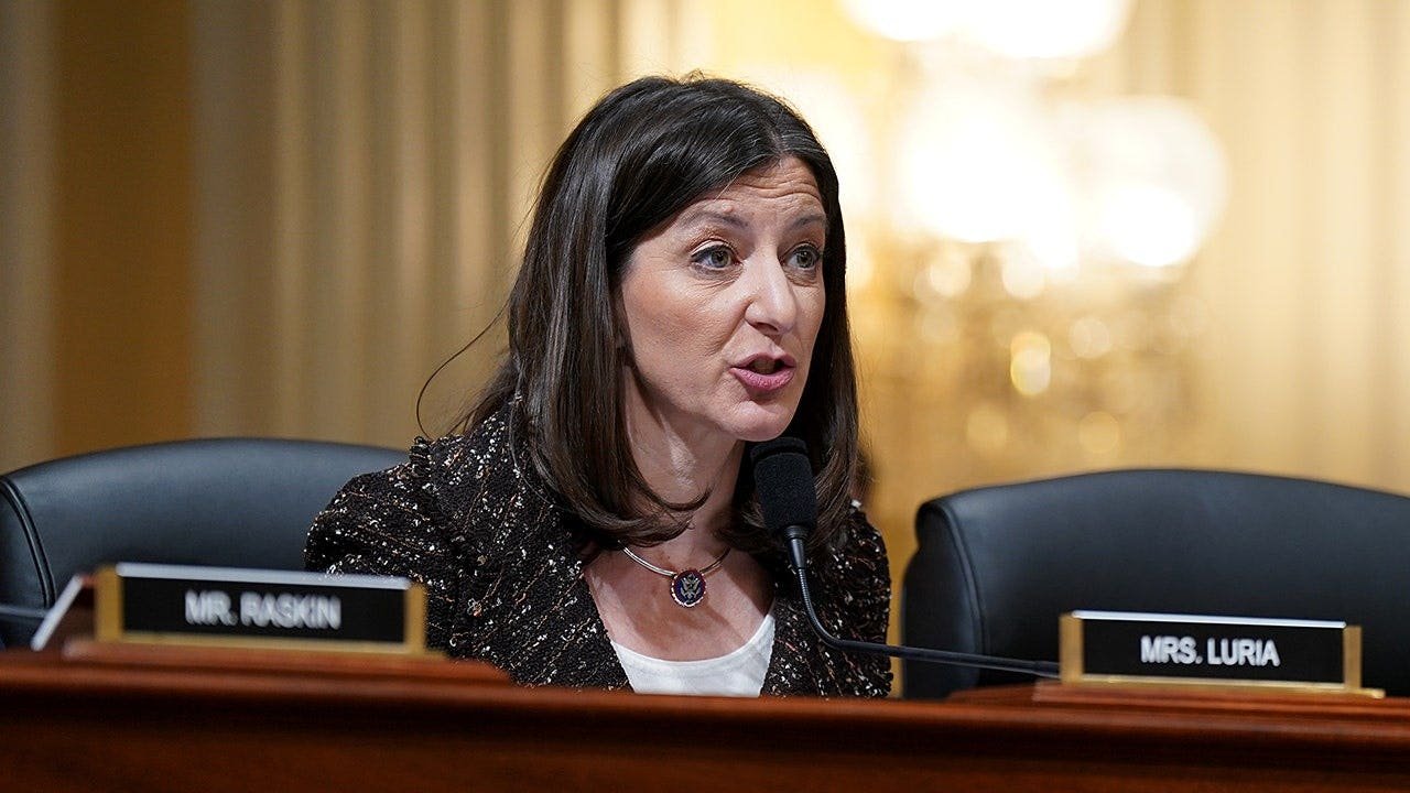 elaine-luria-speaks.jpeg