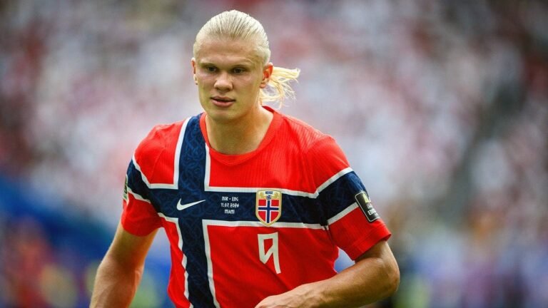 erling-haaland-photo-op.jpg