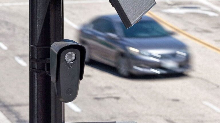 flock-safety-camera-light-pole-burbank.jpg
