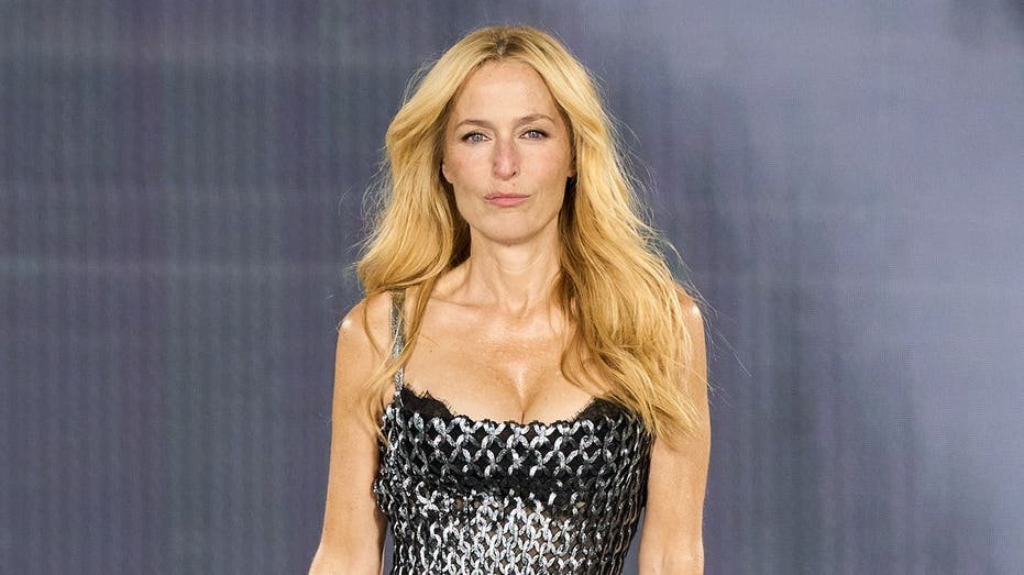 gillian-anderson-loreal-paris-fashion-week.jpg