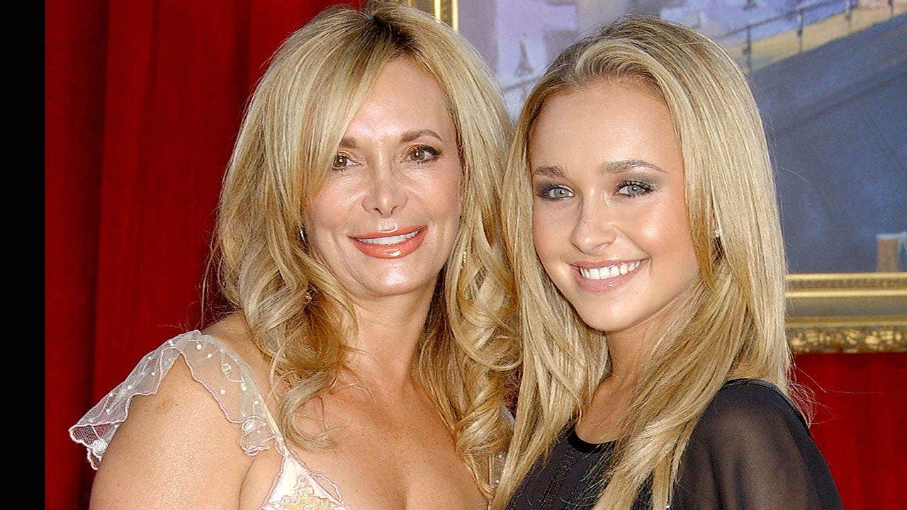 hayden-panettiere-mother-fox-news_.jpg