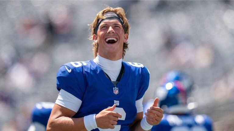 jaxson-dart-giants-warmups-preseason.jpg