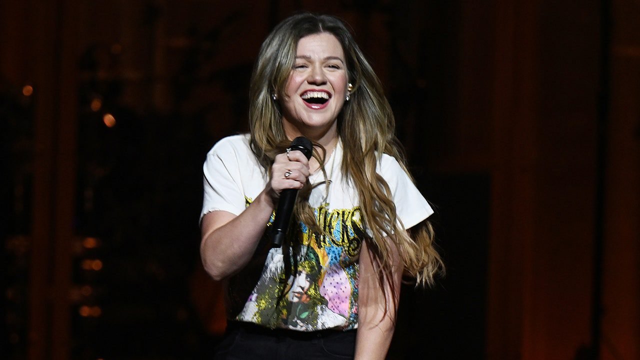 kelly-clarkson-1.jpg