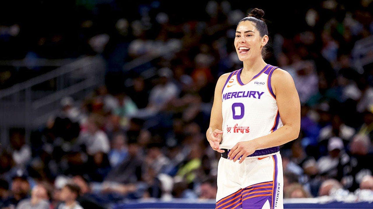kelsey-plum-phoenix-mercury-chicago-sky.jpg