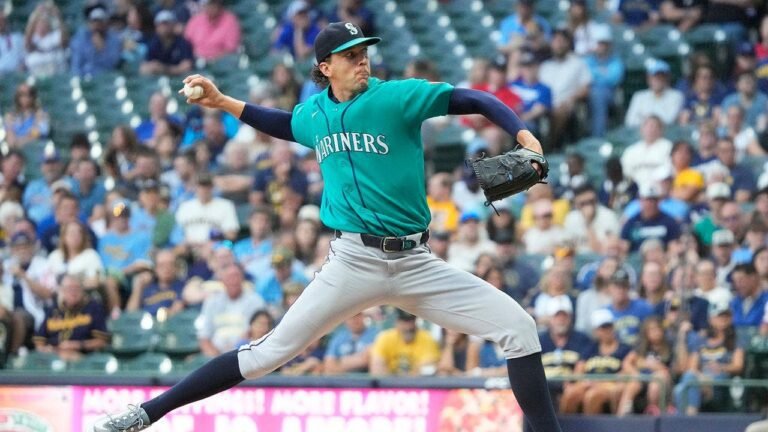 logan-gilbert-mariners-brewers-pitch.jpg