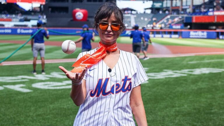 milana-vayntrub-mets-first-pitch.jpg