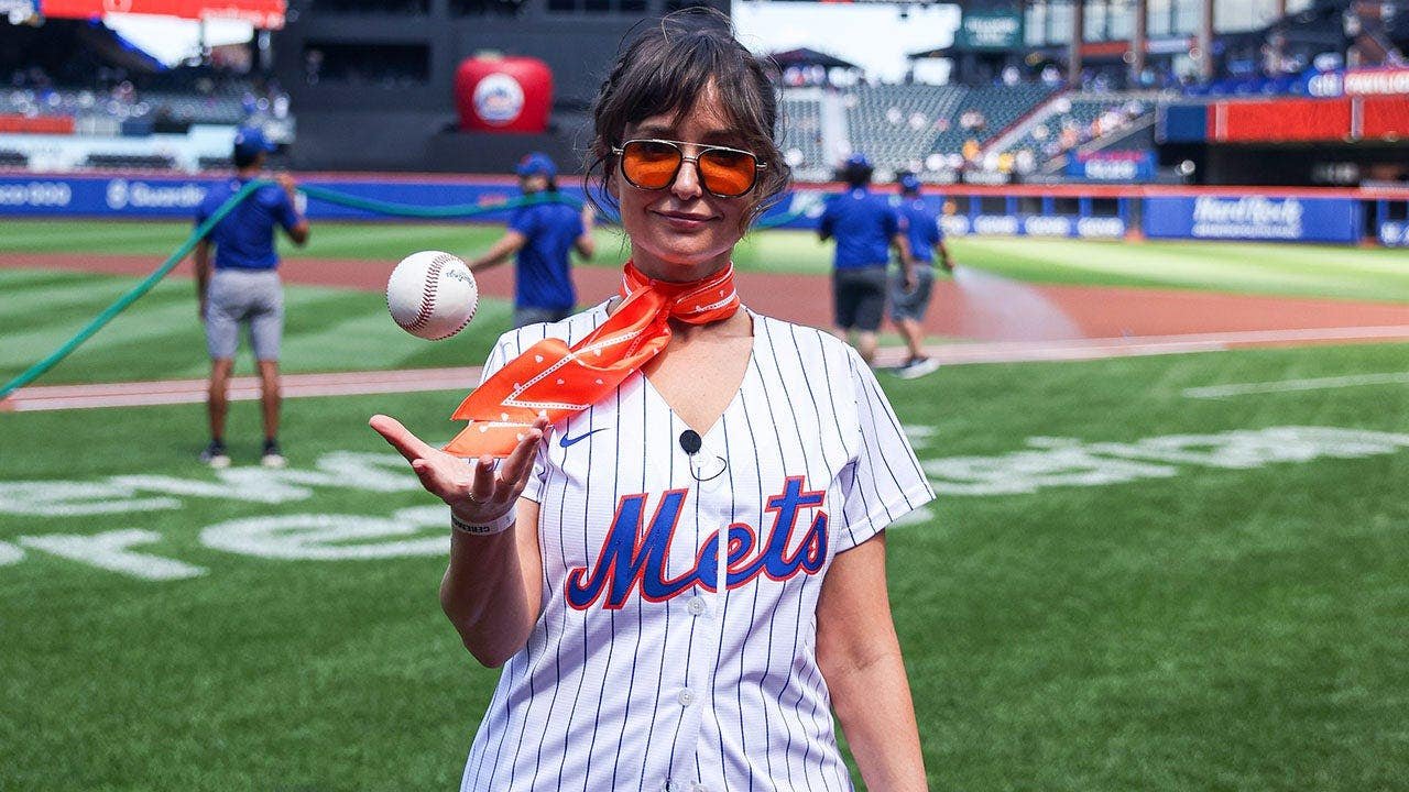 milana-vayntrub-mets-first-pitch.jpg