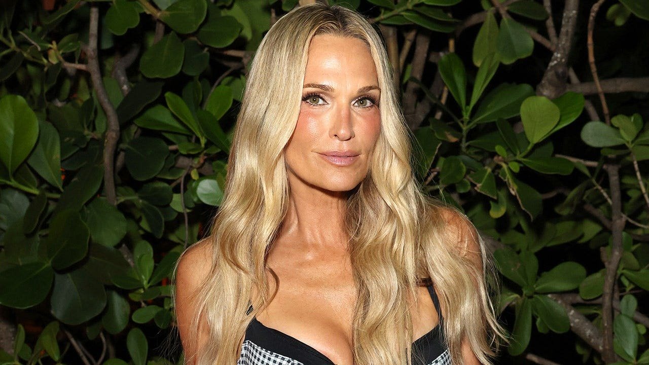 molly-sims-grass.jpg