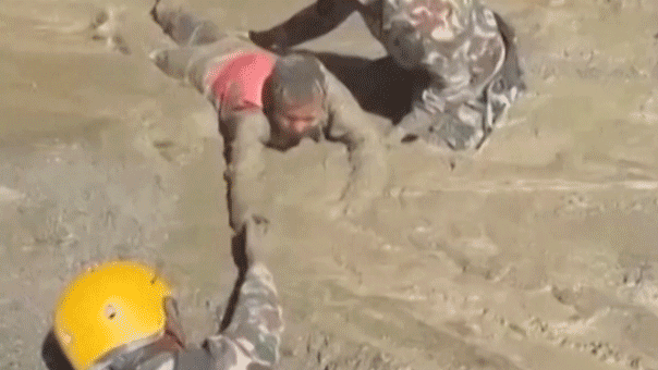 mud-drag-rescue-fox-news-001.gif
