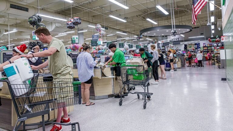 publix-shoppers-at-checkout-lanes.jpg