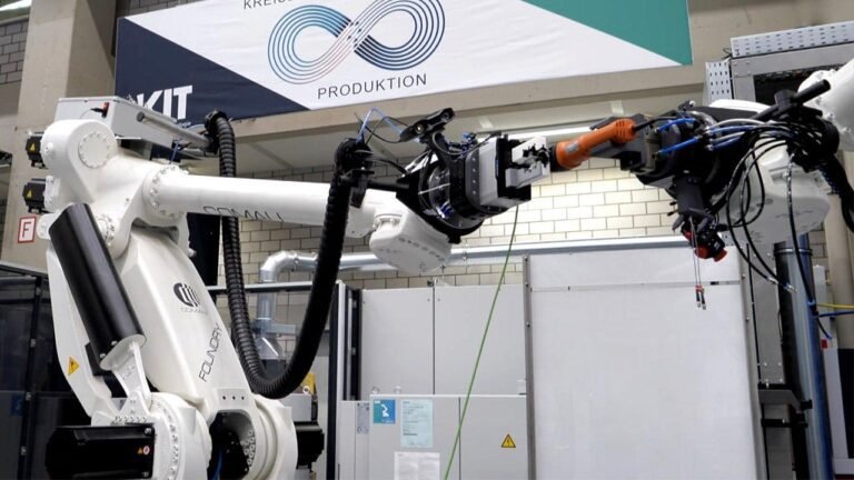 robot-dismantles-machines-2.jpg