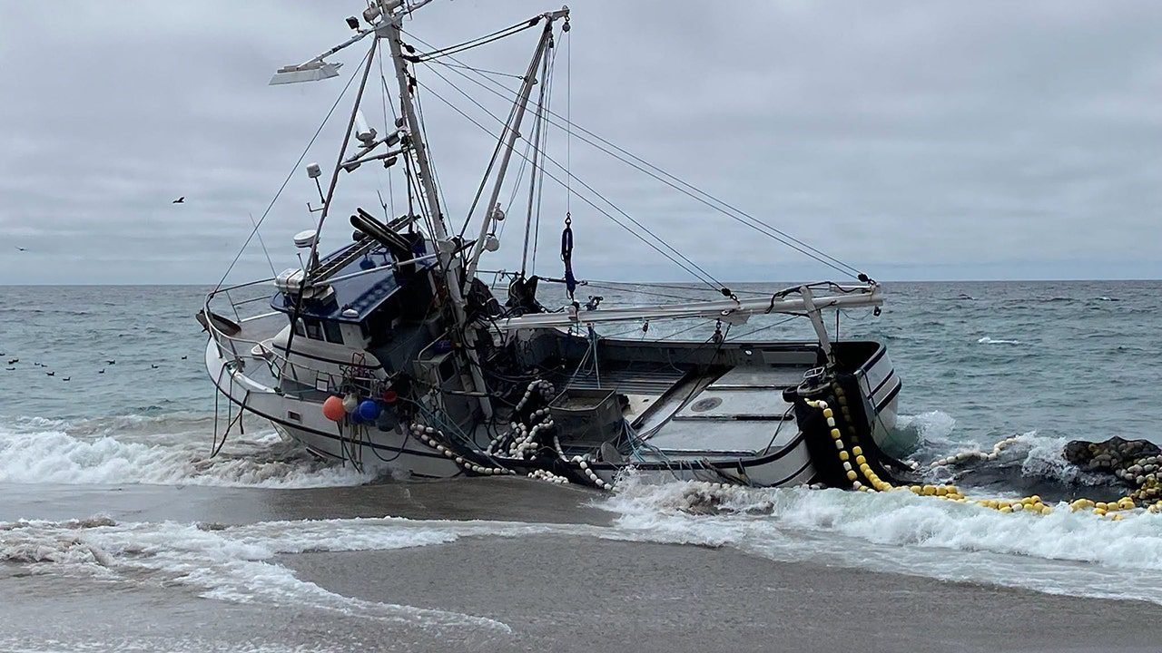 ship-aground-california.jpg