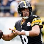 steelers-aaron-rodgers-throws-pass-browns.jpg