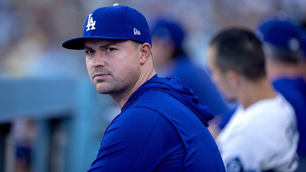tarik-skubal-dodgers-bench-dodger-stadium_002.jpg