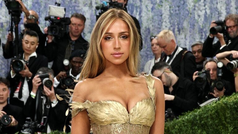 tate-mcrae-met-gala-costume-art-fox-news_.jpg