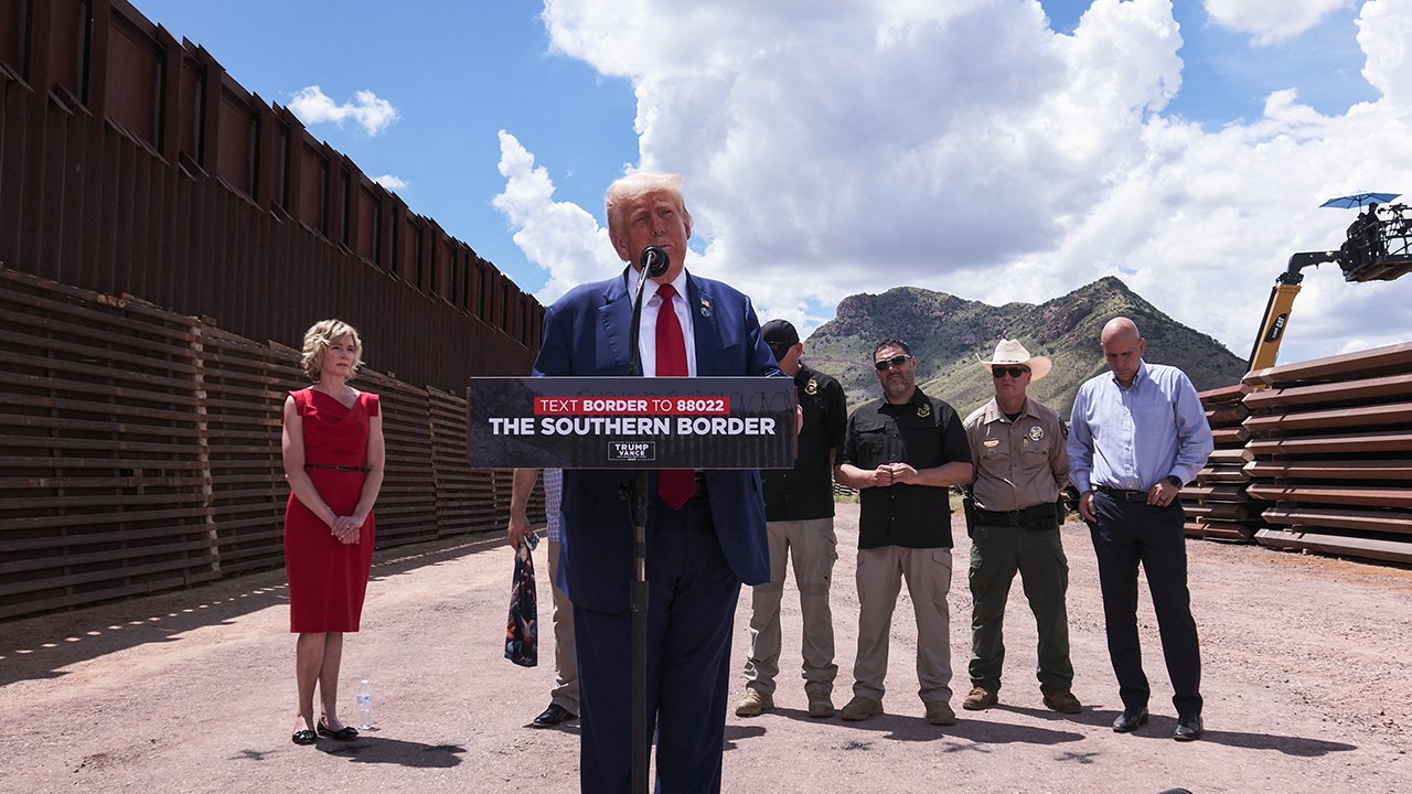 trump-at-border.png