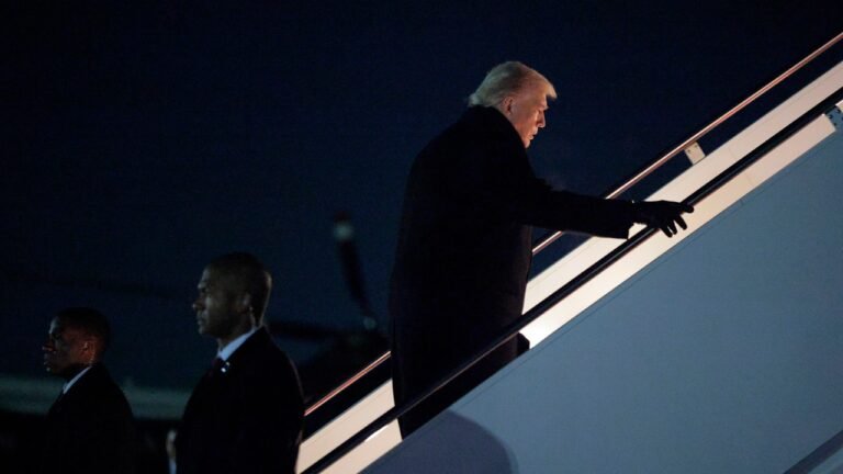 trump-boards-air-force-one-1.jpg
