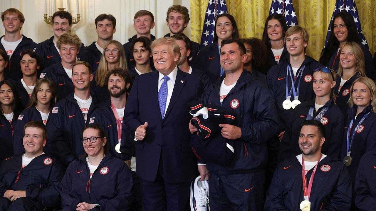 trump-poses-olympic-medal-winning-athletes.jpg