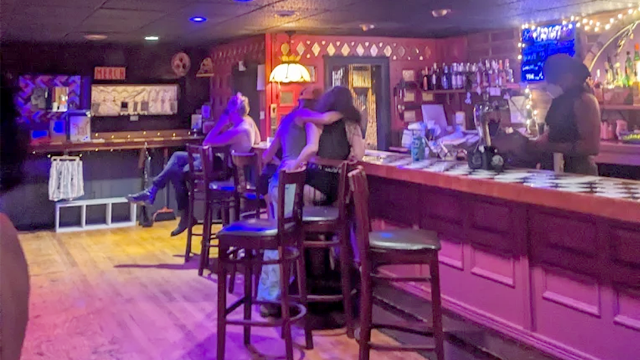 1790377346_lesbian-bar-backlash-customers.png