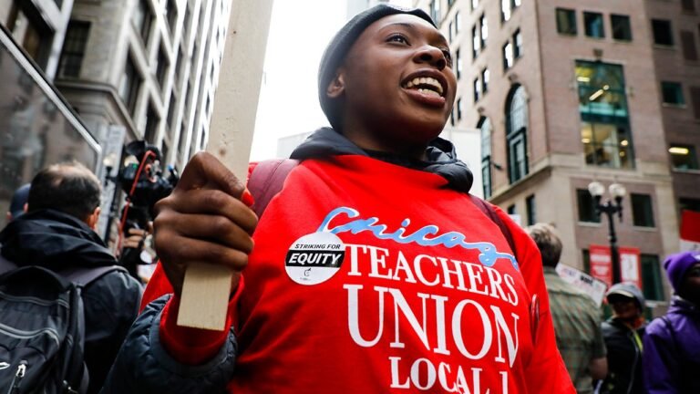 CHICAGO-TEACHERS-UNION-MEMBER.jpg