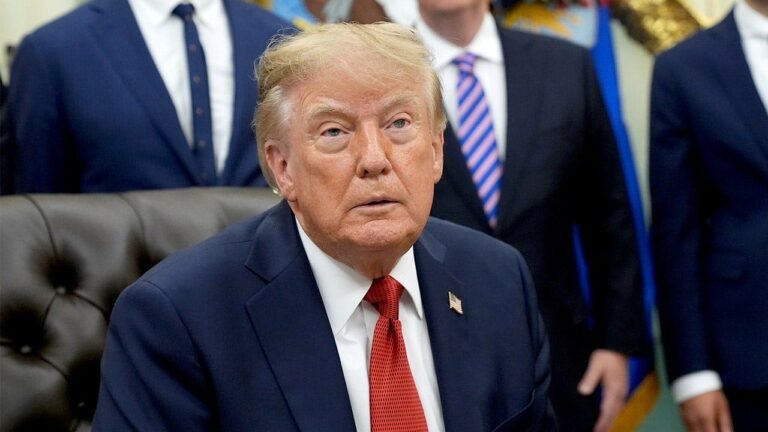 Donald-Trump-Oval-Office-91826.jpg
